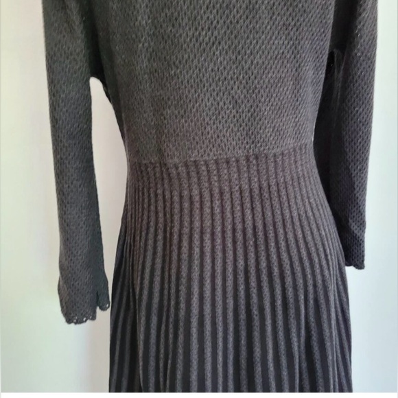 Calvin Klein Knit Gray/Charcoal Sweater Fit & Flare Pleated Dress size Medium - Picture 4 of 10